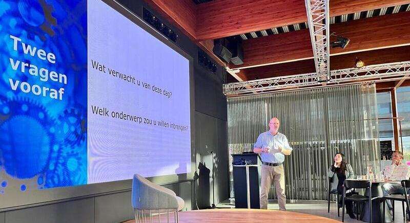 Ber van Zanen start de bijeenkomst